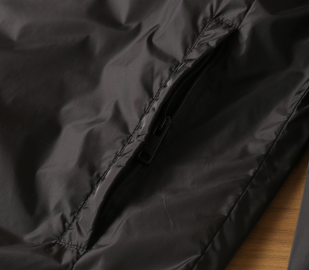 🌾2026SS早春新款普拉达最新设计款 秀场新品‼品相非常完美，三标齐全色泽饱满诱人，非常出彩的设计，轻