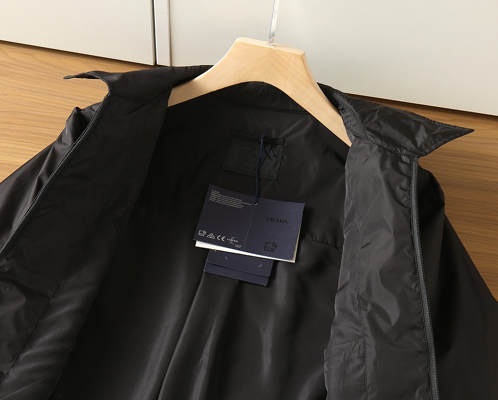 🌾2026SS早春新款普拉达最新设计款 秀场新品‼品相非常完美，三标齐全色泽饱满诱人，非常出彩的设计，轻
