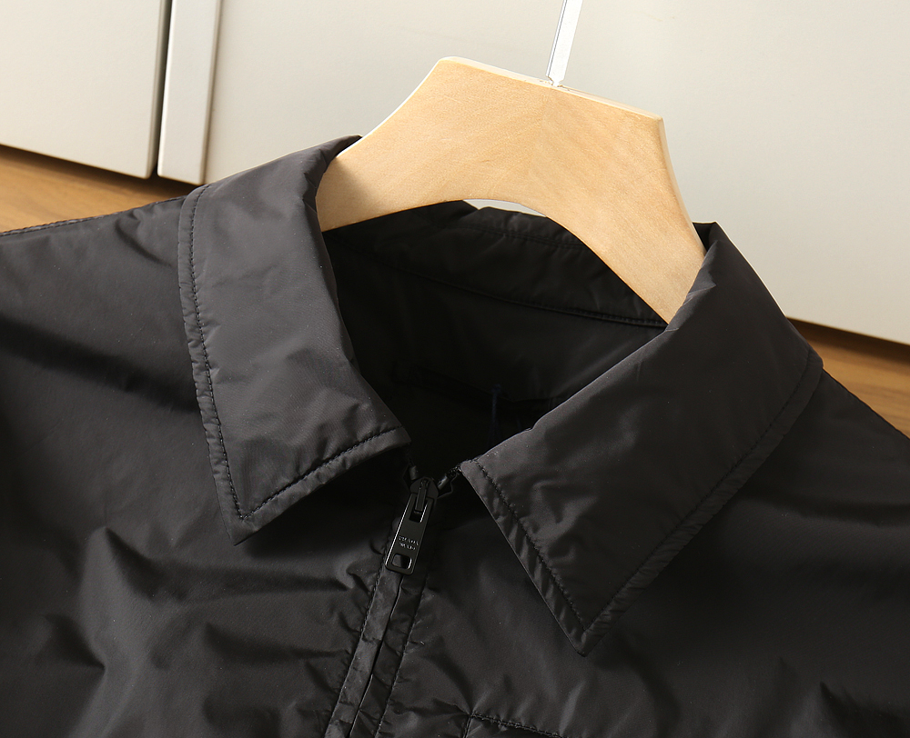 🌾2026SS早春新款普拉达最新设计款 秀场新品‼品相非常完美，三标齐全色泽饱满诱人，非常出彩的设计，轻