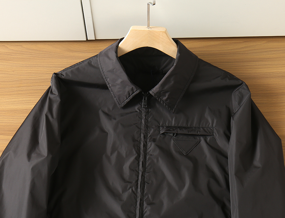 🌾2026SS早春新款普拉达最新设计款 秀场新品‼品相非常完美，三标齐全色泽饱满诱人，非常出彩的设计，轻