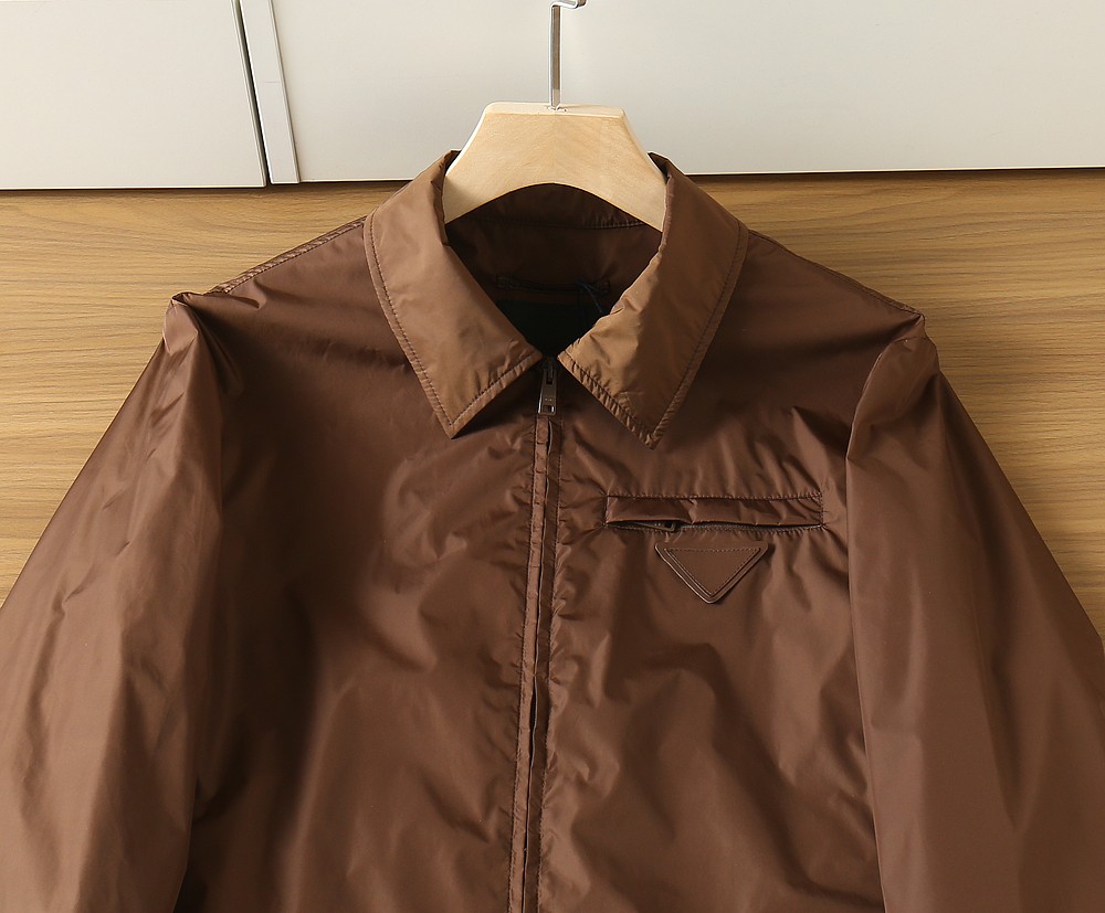 🌾2026SS早春新款普拉达最新设计款 秀场新品‼品相非常完美，三标齐全色泽饱满诱人，非常出彩的设计，轻