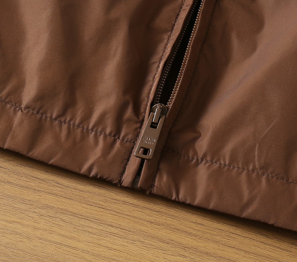 🌾2026SS早春新款普拉达最新设计款 秀场新品‼品相非常完美，三标齐全色泽饱满诱人，非常出彩的设计，轻