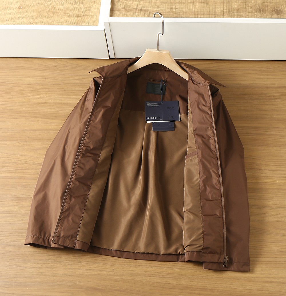 🌾2026SS早春新款普拉达最新设计款 秀场新品‼品相非常完美，三标齐全色泽饱满诱人，非常出彩的设计，轻