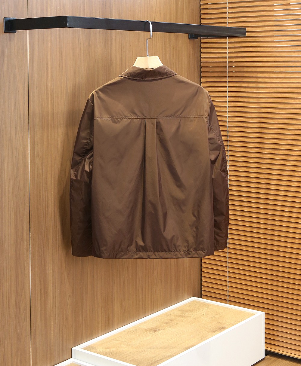 🌾2026SS早春新款普拉达最新设计款 秀场新品‼品相非常完美，三标齐全色泽饱满诱人，非常出彩的设计，轻