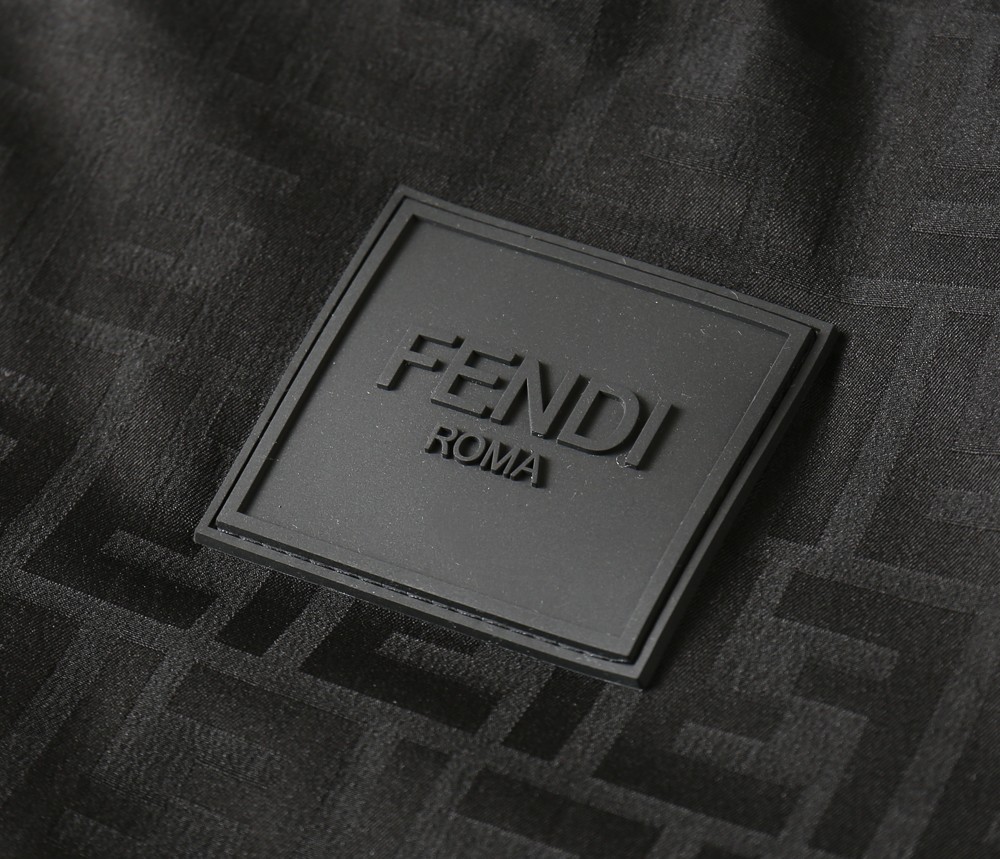 🌾2026SS早春新款芬迪最新设计款 秀场新品‼品相非常完美，三标齐全色泽饱满诱人，非常出彩的设计，轻松