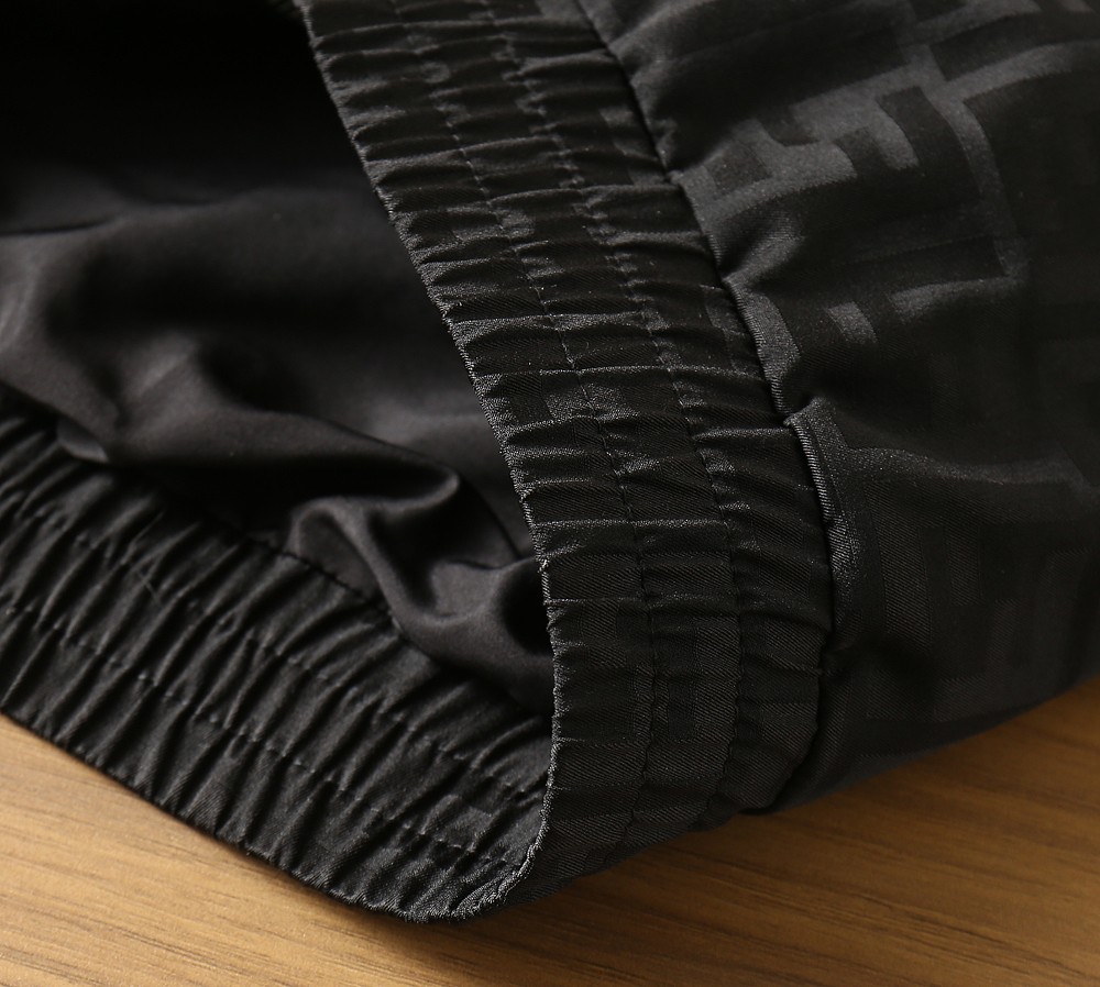 🌾2026SS早春新款芬迪最新设计款 秀场新品‼品相非常完美，三标齐全色泽饱满诱人，非常出彩的设计，轻松