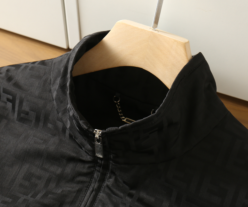 🌾2026SS早春新款芬迪最新设计款 秀场新品‼品相非常完美，三标齐全色泽饱满诱人，非常出彩的设计，轻松