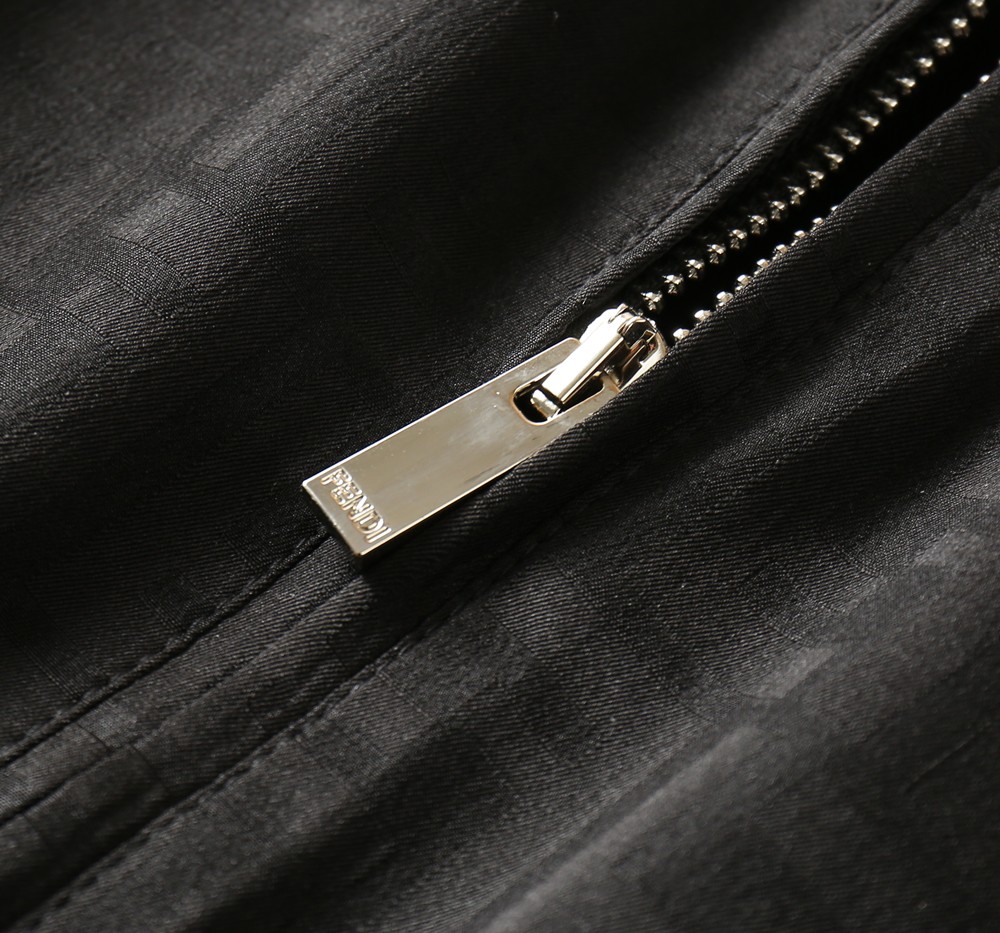 🌾2026SS早春新款芬迪最新设计款 秀场新品‼品相非常完美，三标齐全色泽饱满诱人，非常出彩的设计，轻松