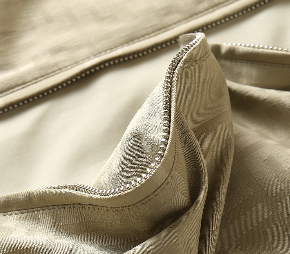 🌾2026SS早春新款芬迪最新设计款 秀场新品‼品相非常完美，三标齐全色泽饱满诱人，非常出彩的设计，轻松