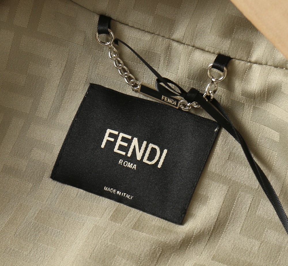 🌾2026SS早春新款芬迪最新设计款 秀场新品‼品相非常完美，三标齐全色泽饱满诱人，非常出彩的设计，轻松