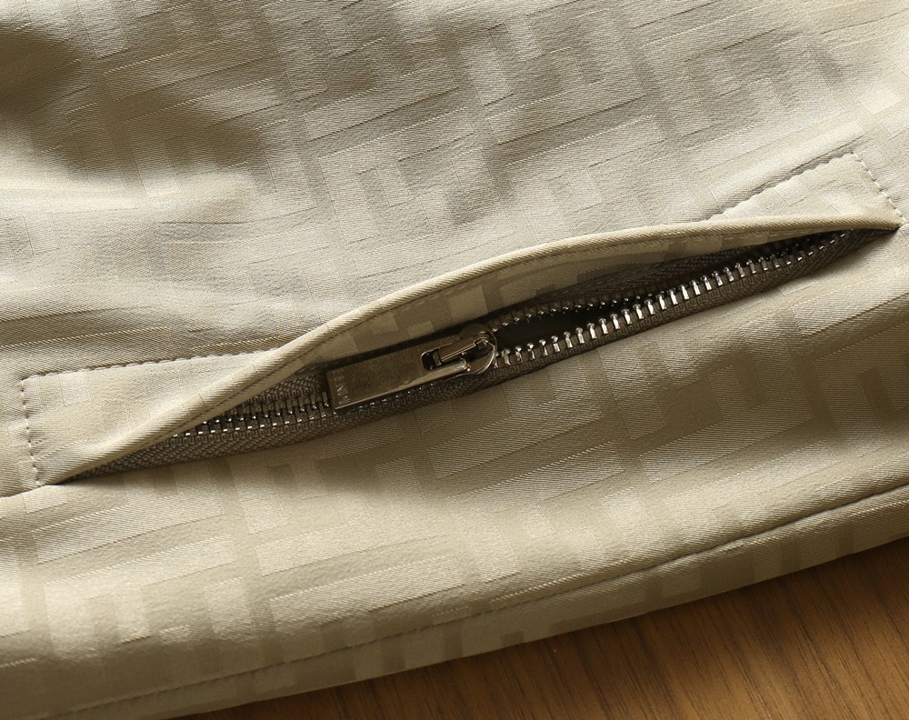 🌾2026SS早春新款芬迪最新设计款 秀场新品‼品相非常完美，三标齐全色泽饱满诱人，非常出彩的设计，轻松