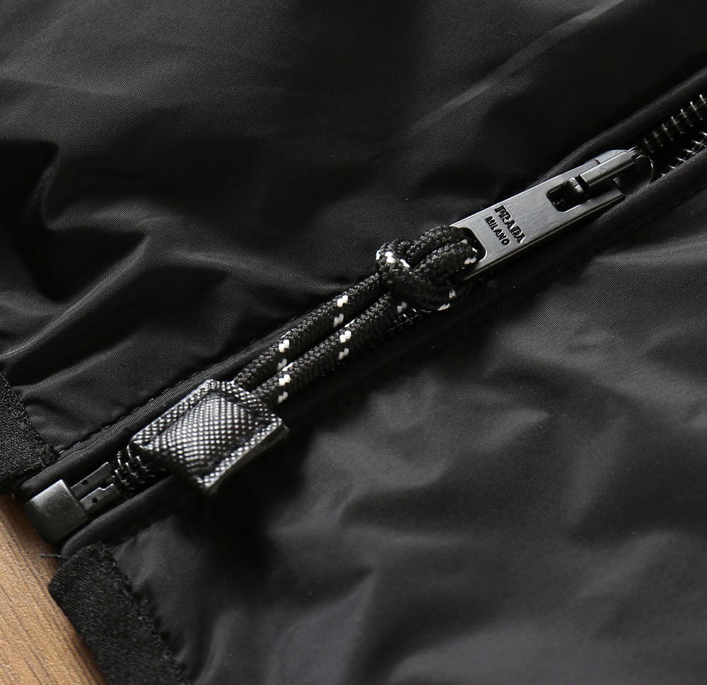 🌾2026SS早春新款普拉达春夏马甲最新设计款 秀场新品‼品相非常完美，三标齐全色泽饱满诱人，非常出彩的