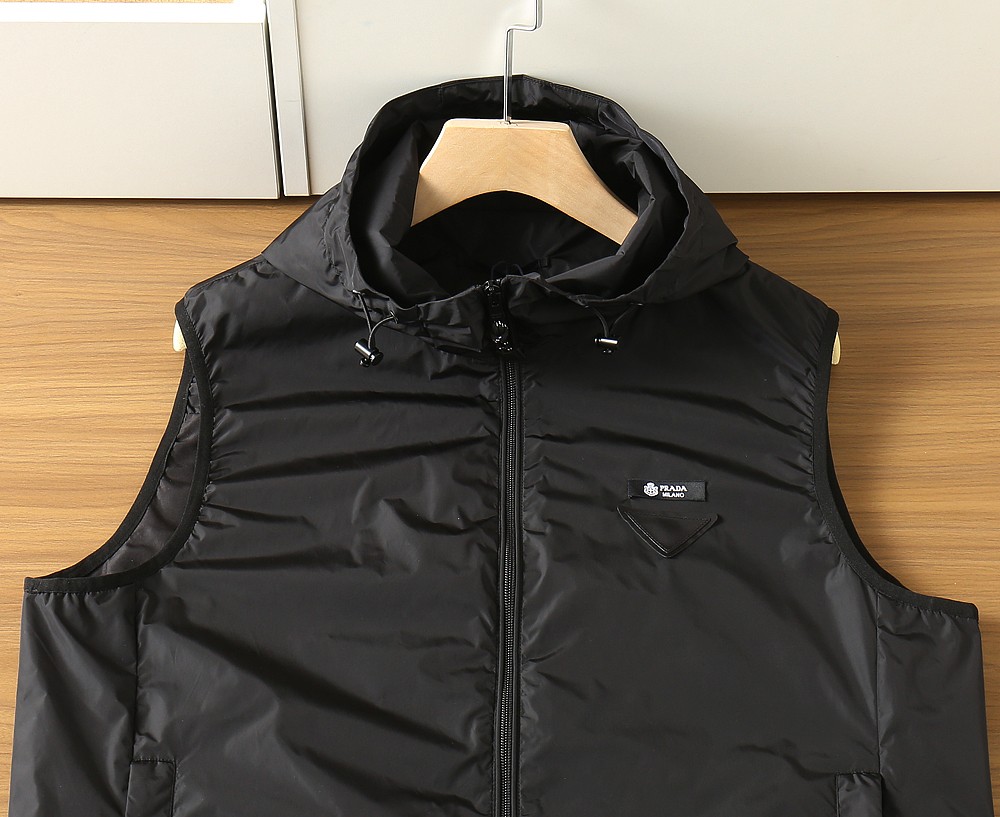 🌾2026SS早春新款普拉达春夏马甲最新设计款 秀场新品‼品相非常完美，三标齐全色泽饱满诱人，非常出彩的
