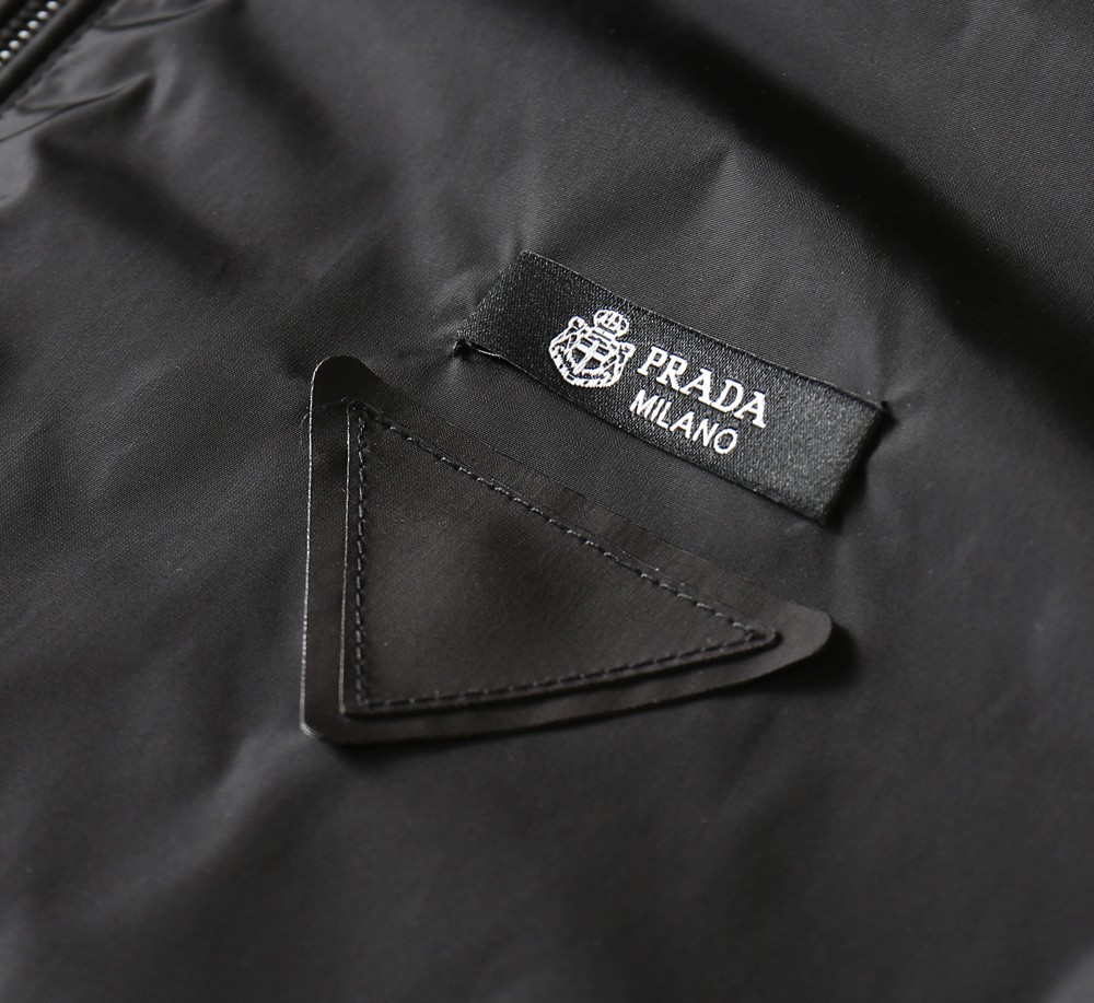 🌾2026SS早春新款普拉达春夏马甲最新设计款 秀场新品‼品相非常完美，三标齐全色泽饱满诱人，非常出彩的