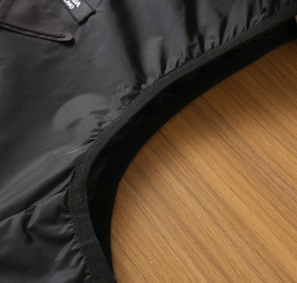 🌾2026SS早春新款普拉达春夏马甲最新设计款 秀场新品‼品相非常完美，三标齐全色泽饱满诱人，非常出彩的