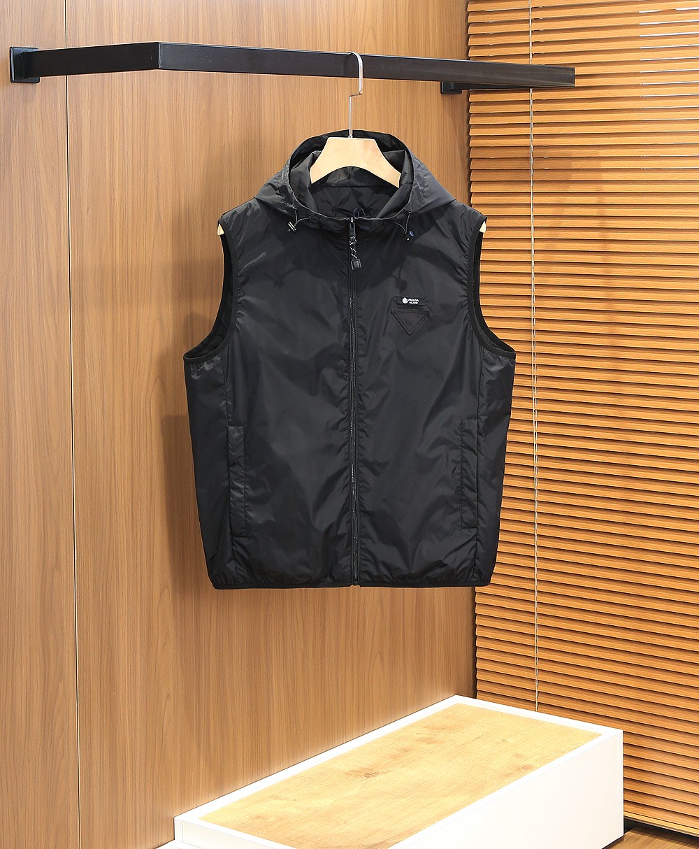 🌾2026SS早春新款普拉达春夏马甲最新设计款 秀场新品‼品相非常完美，三标齐全色泽饱满诱人，非常出彩的