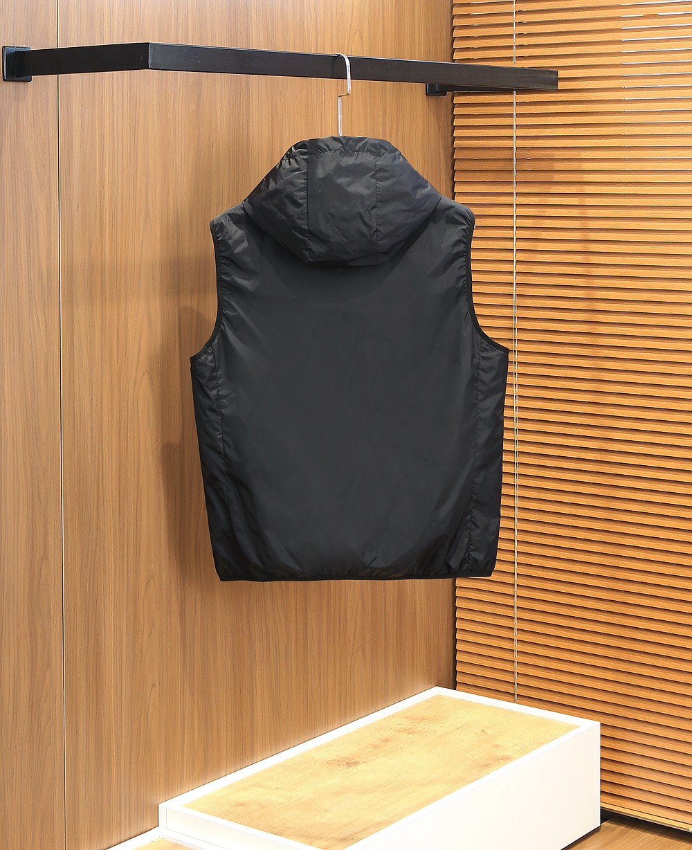 🌾2026SS早春新款普拉达春夏马甲最新设计款 秀场新品‼品相非常完美，三标齐全色泽饱满诱人，非常出彩的