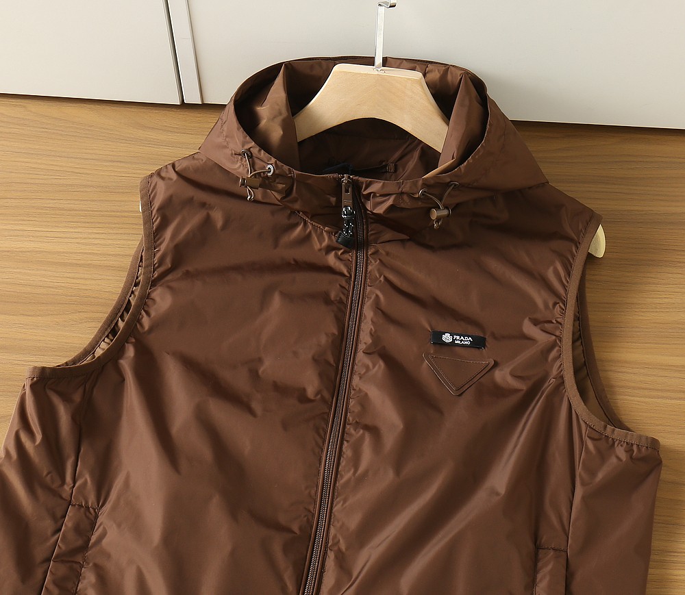 🌾2026SS早春新款普拉达春夏马甲最新设计款 秀场新品‼品相非常完美，三标齐全色泽饱满诱人，非常出彩的