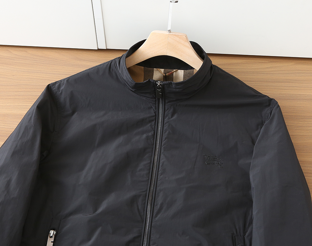 🌾2026SS早春新款巴宝莉立领夹克外套最新设计款 秀场新品‼品相非常完美，三标齐全色泽饱满诱人，非常出