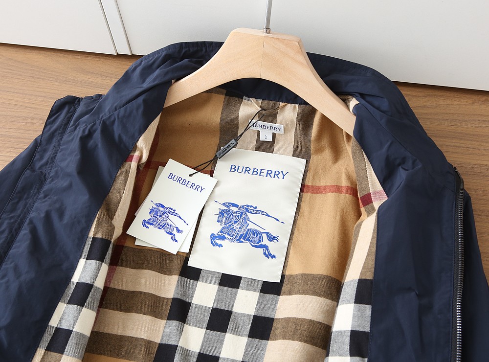 🌾2026SS早春新款巴宝莉立领夹克外套最新设计款 秀场新品‼品相非常完美，三标齐全色泽饱满诱人，非常出