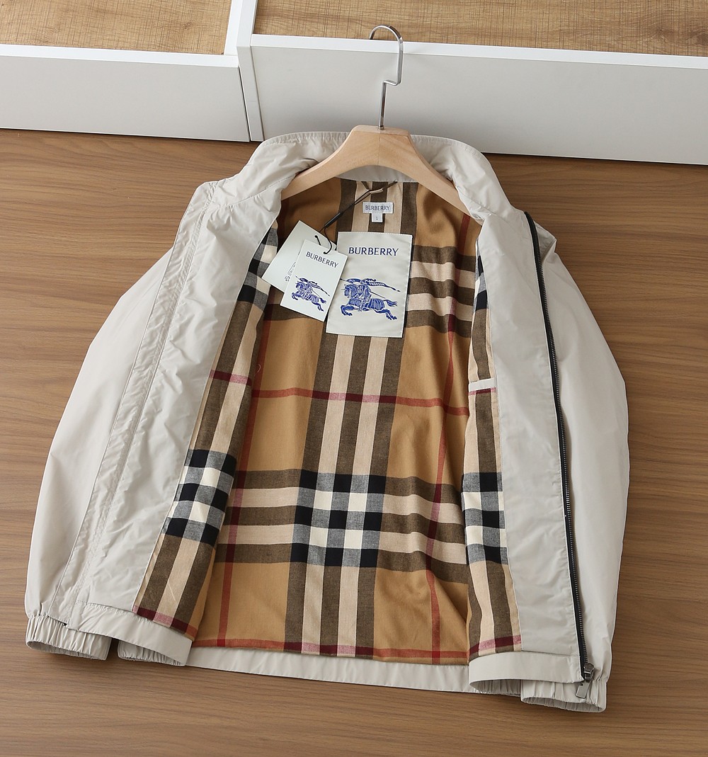 🌾2026SS早春新款巴宝莉立领夹克外套最新设计款 秀场新品‼品相非常完美，三标齐全色泽饱满诱人，非常出