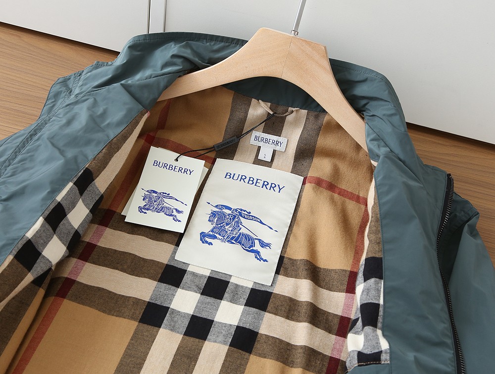 🌾2026SS早春新款巴宝莉立领夹克外套最新设计款 秀场新品‼品相非常完美，三标齐全色泽饱满诱人，非常出