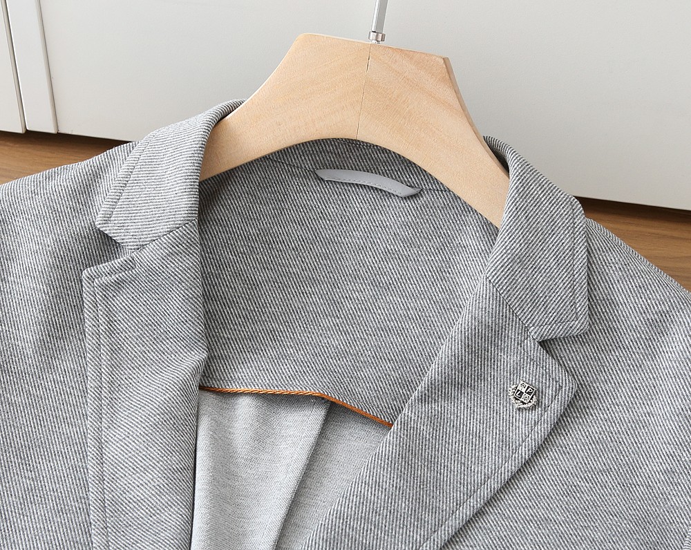 🌾lP🆕新款系列男士轻奢时尚绅士西服！都市时尚休闲修身合体的版型两粒扣西服！整件西服清新优雅，男士奢潮穿