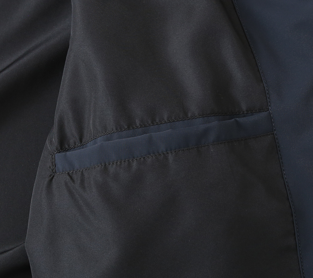 🌾普拉达2026早春新款夹克 ，可立领可翻领设计，正面配有拉链开合，胸前经典品牌logo三角标设计！拉链