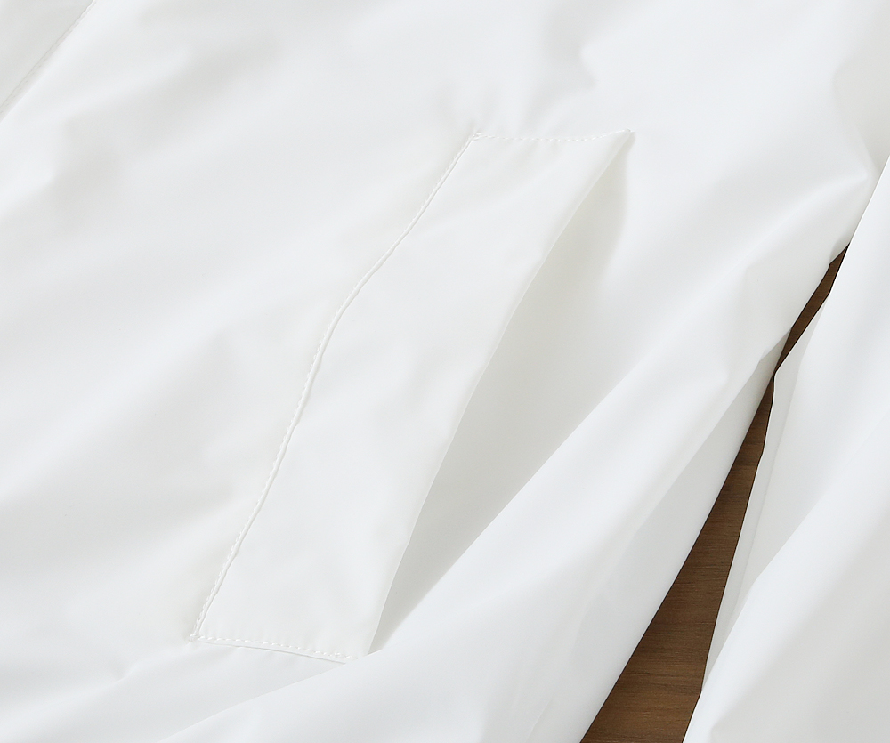 🌾普拉达2026早春新款夹克 ，可立领可翻领设计，正面配有拉链开合，胸前经典品牌logo三角标设计！拉链