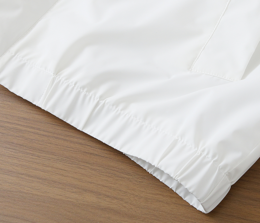 🌾普拉达2026早春新款夹克 ，可立领可翻领设计，正面配有拉链开合，胸前经典品牌logo三角标设计！拉链