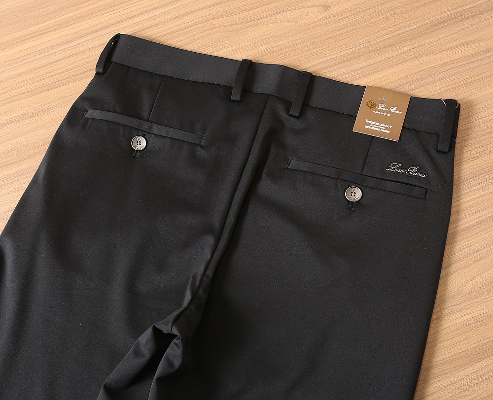 🌾Lo*ro Pi*na诺 u翩雅老钱新贵们的大爱 客供四面弹力面料有着极好的亲肤感 直脚休闲裤 经典款