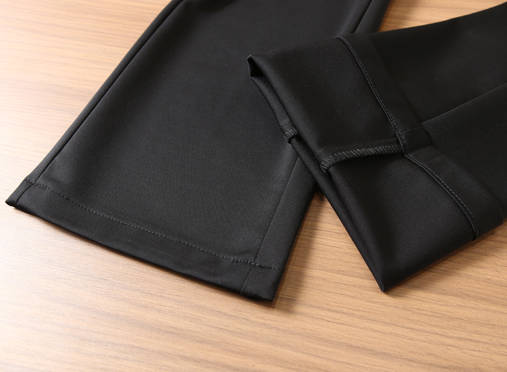 🌾Lo*ro Pi*na诺 u翩雅老钱新贵们的大爱 客供四面弹力面料有着极好的亲肤感 直脚休闲裤 经典款