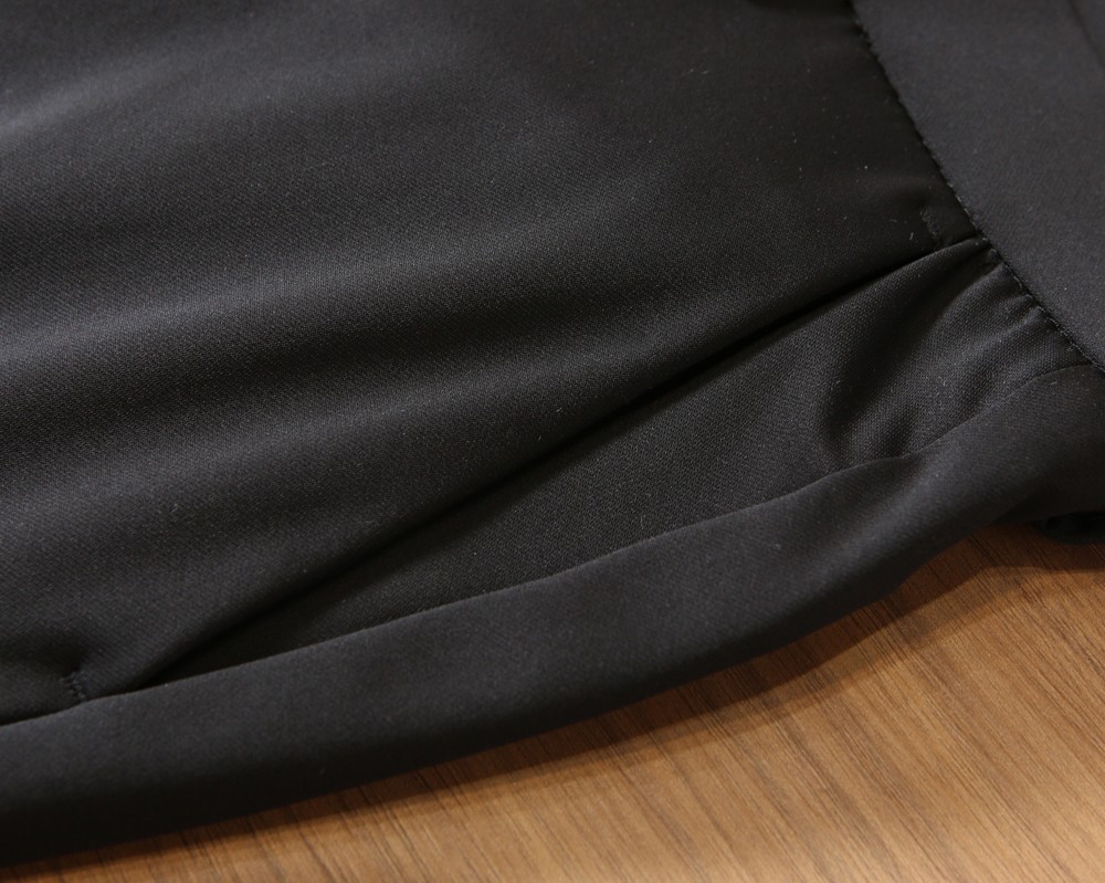 🌾Lo*ro Pi*na诺 u翩雅老钱新贵们的大爱 客供四面弹力面料有着极好的亲肤感 直脚休闲裤 经典款