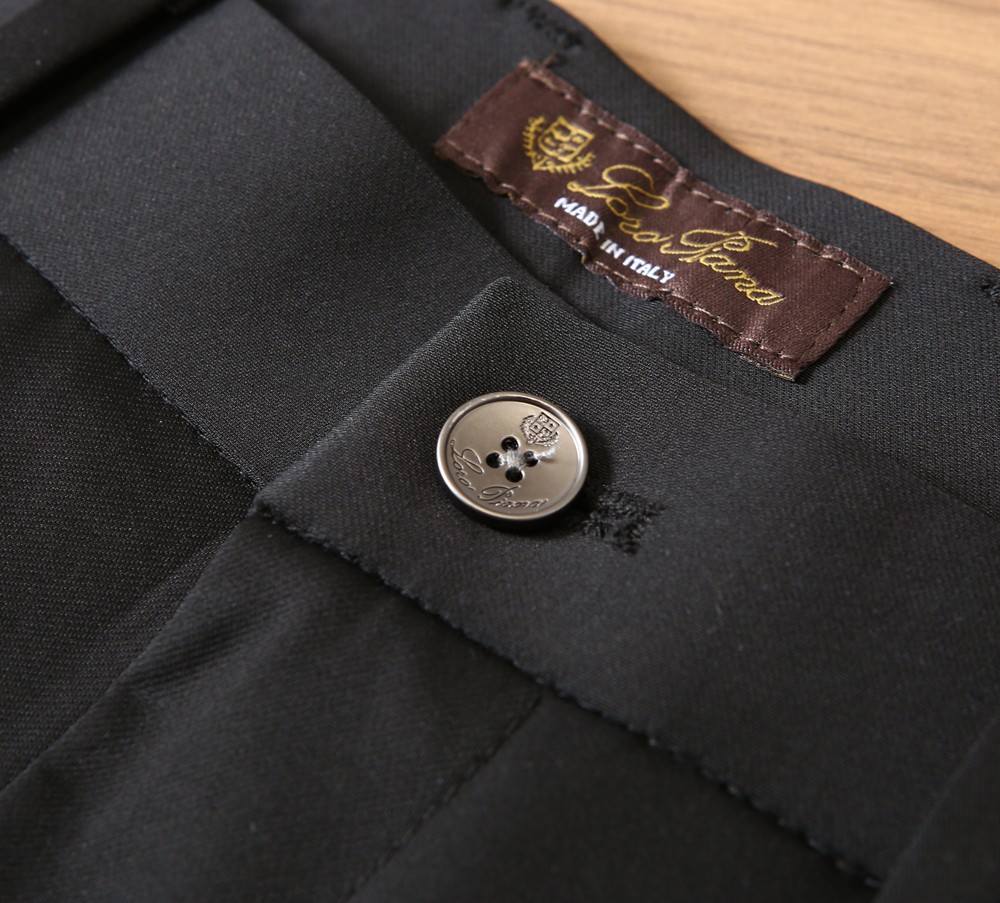 🌾Lo*ro Pi*na诺 u翩雅老钱新贵们的大爱 客供四面弹力面料有着极好的亲肤感 直脚休闲裤 经典款