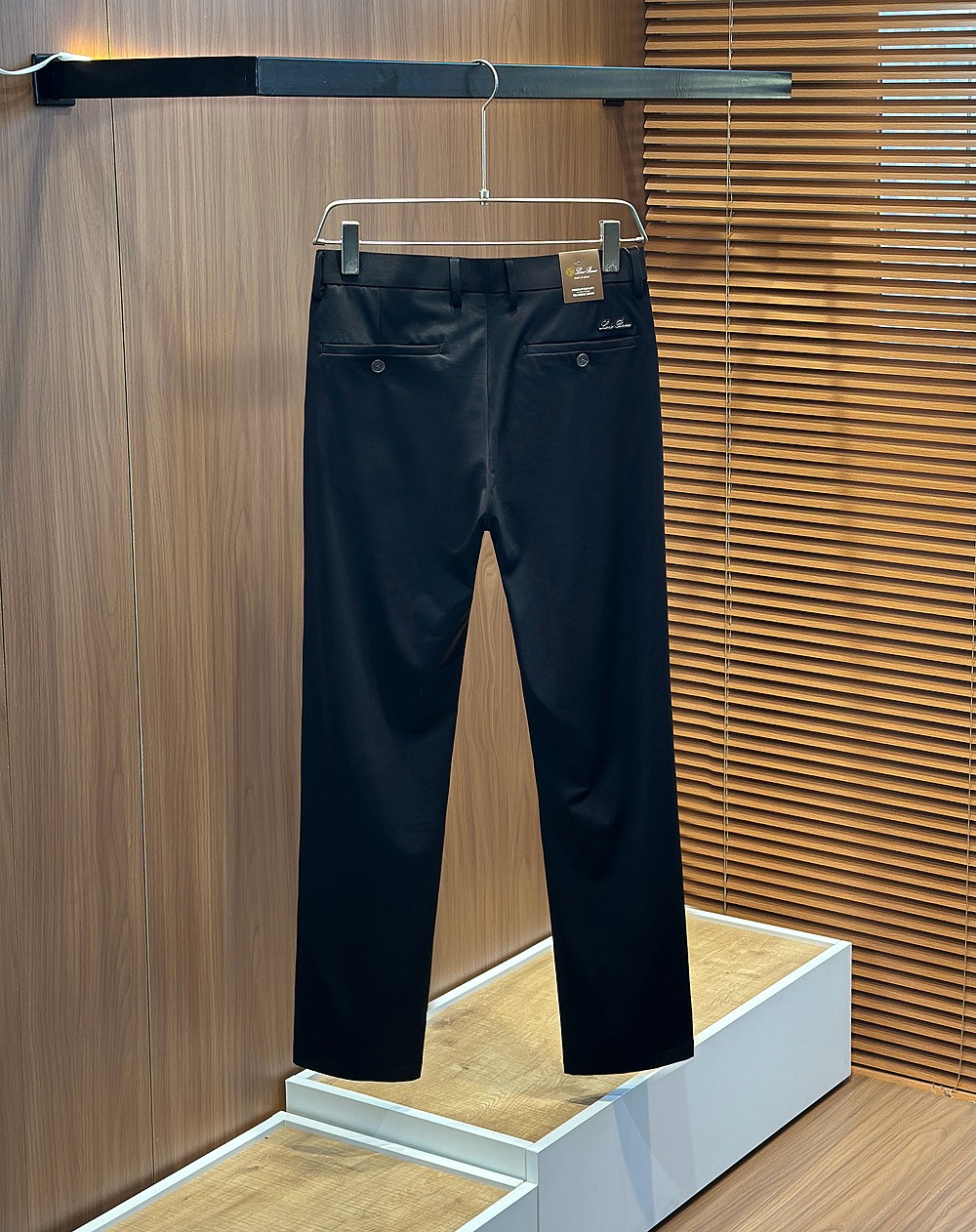 🌾Lo*ro Pi*na诺 u翩雅老钱新贵们的大爱 客供四面弹力面料有着极好的亲肤感 直脚休闲裤 经典款