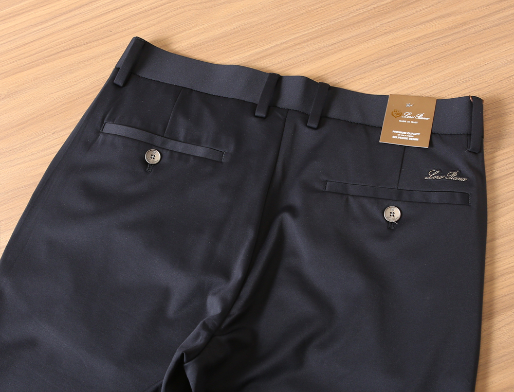 🌾Lo*ro Pi*na诺 u翩雅老钱新贵们的大爱 客供四面弹力面料有着极好的亲肤感 直脚休闲裤 经典款