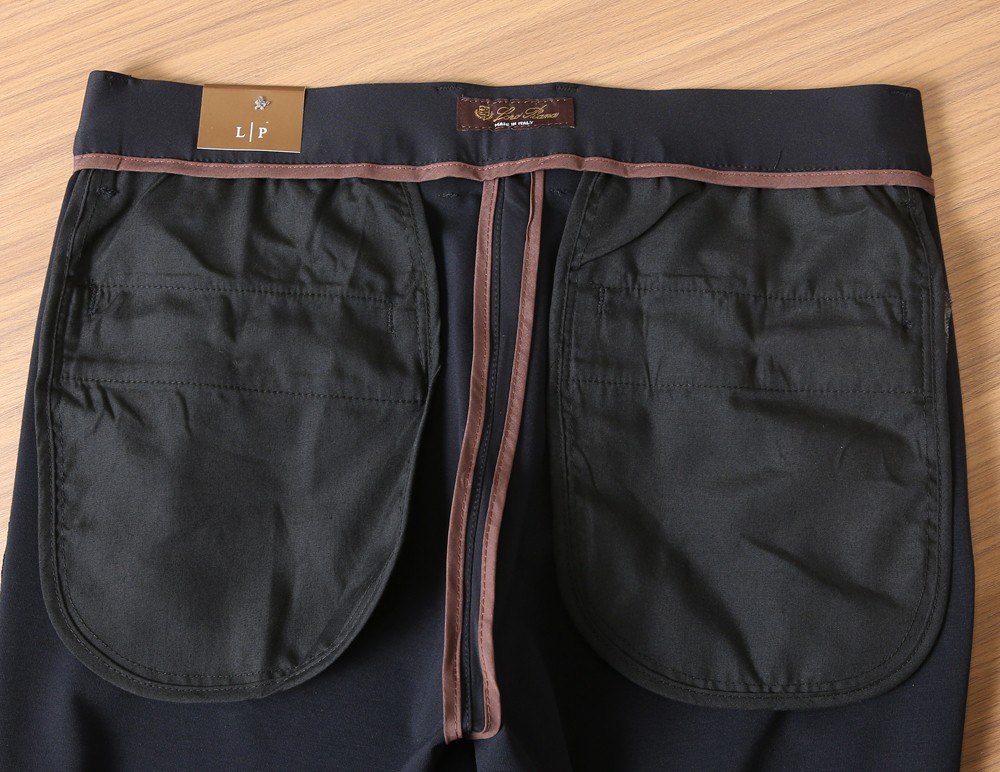 🌾Lo*ro Pi*na诺 u翩雅老钱新贵们的大爱 客供四面弹力面料有着极好的亲肤感 直脚休闲裤 经典款