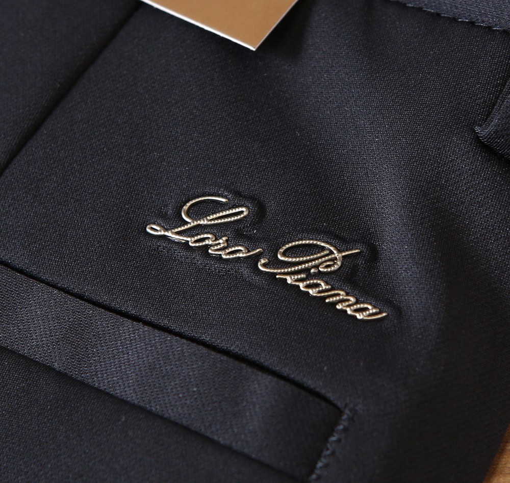 🌾Lo*ro Pi*na诺 u翩雅老钱新贵们的大爱 客供四面弹力面料有着极好的亲肤感 直脚休闲裤 经典款