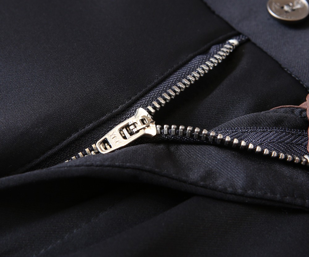 🌾Lo*ro Pi*na诺 u翩雅老钱新贵们的大爱 客供四面弹力面料有着极好的亲肤感 直脚休闲裤 经典款