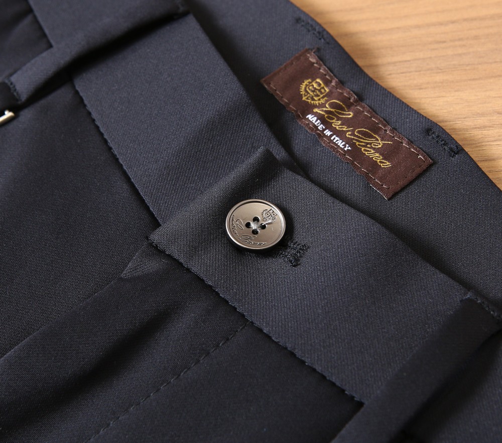 🌾Lo*ro Pi*na诺 u翩雅老钱新贵们的大爱 客供四面弹力面料有着极好的亲肤感 直脚休闲裤 经典款