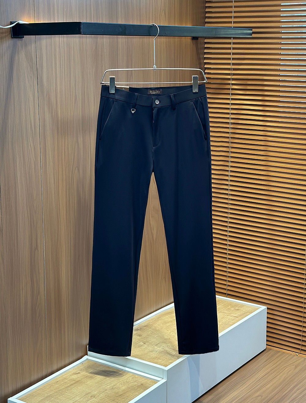 🌾Lo*ro Pi*na诺 u翩雅老钱新贵们的大爱 客供四面弹力面料有着极好的亲肤感 直脚休闲裤 经典款