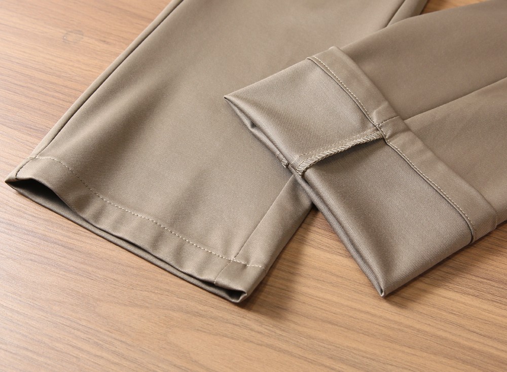 🌾Lo*ro Pi*na诺 u翩雅老钱新贵们的大爱 客供四面弹力面料有着极好的亲肤感 直脚休闲裤 经典款