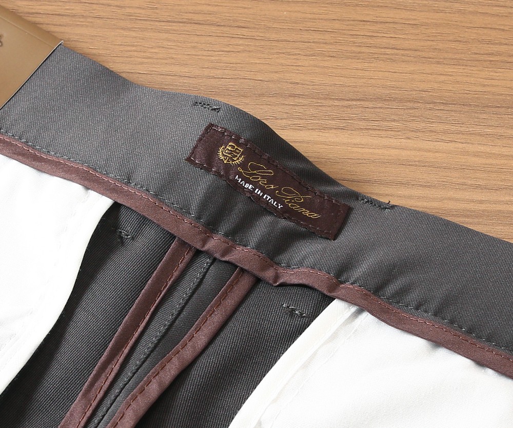 🌾Lo*ro Pi*na诺 u翩雅老钱新贵们的大爱 客供四面弹力面料有着极好的亲肤感 直脚休闲裤 经典款