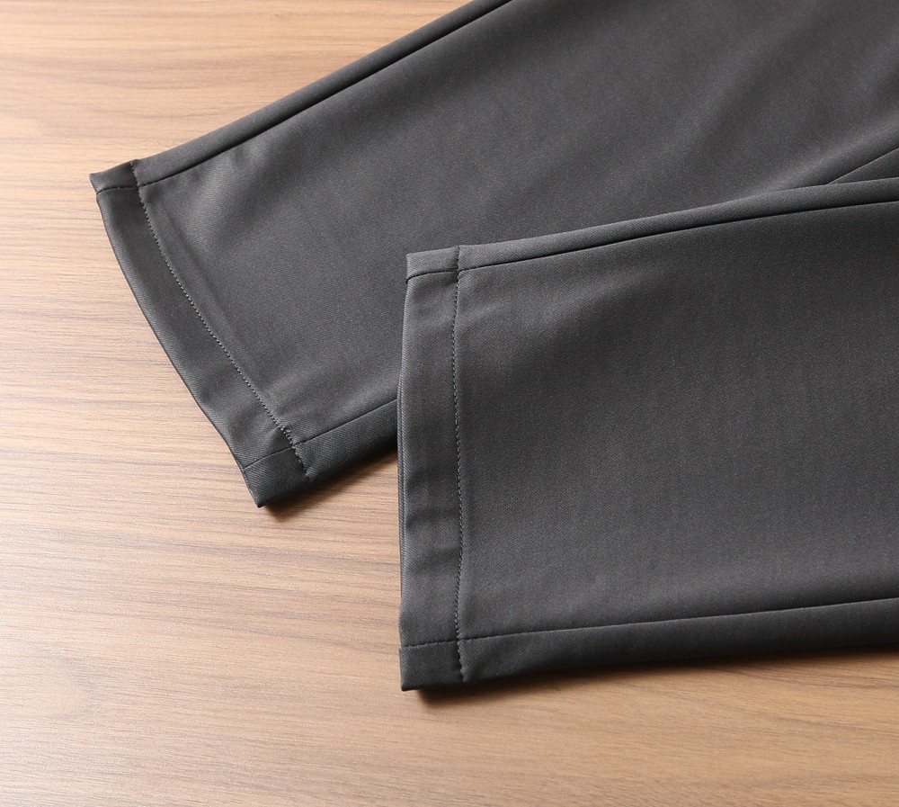 🌾Lo*ro Pi*na诺 u翩雅老钱新贵们的大爱 客供四面弹力面料有着极好的亲肤感 直脚休闲裤 经典款