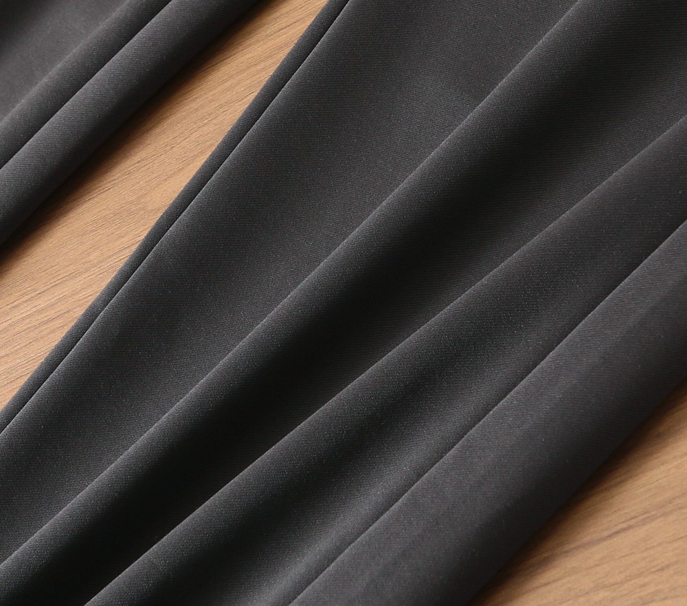 🌾Lo*ro Pi*na诺 u翩雅老钱新贵们的大爱 客供四面弹力面料有着极好的亲肤感 直脚休闲裤 经典款