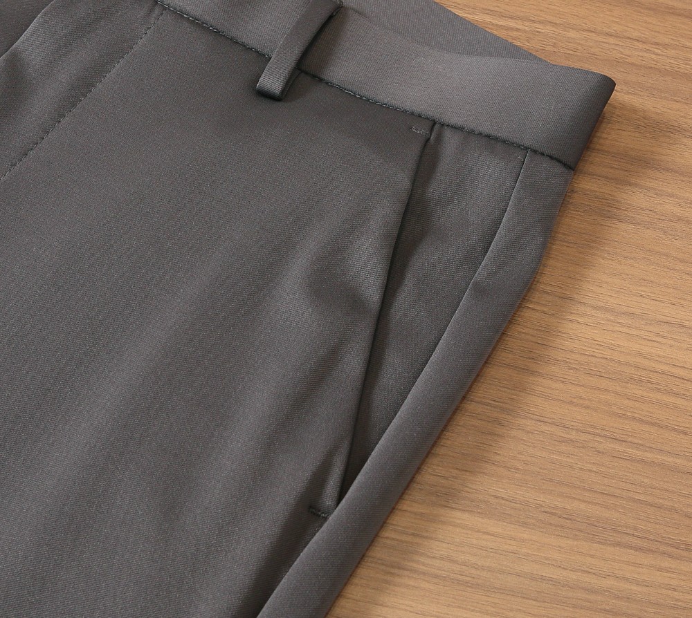 🌾Lo*ro Pi*na诺 u翩雅老钱新贵们的大爱 客供四面弹力面料有着极好的亲肤感 直脚休闲裤 经典款