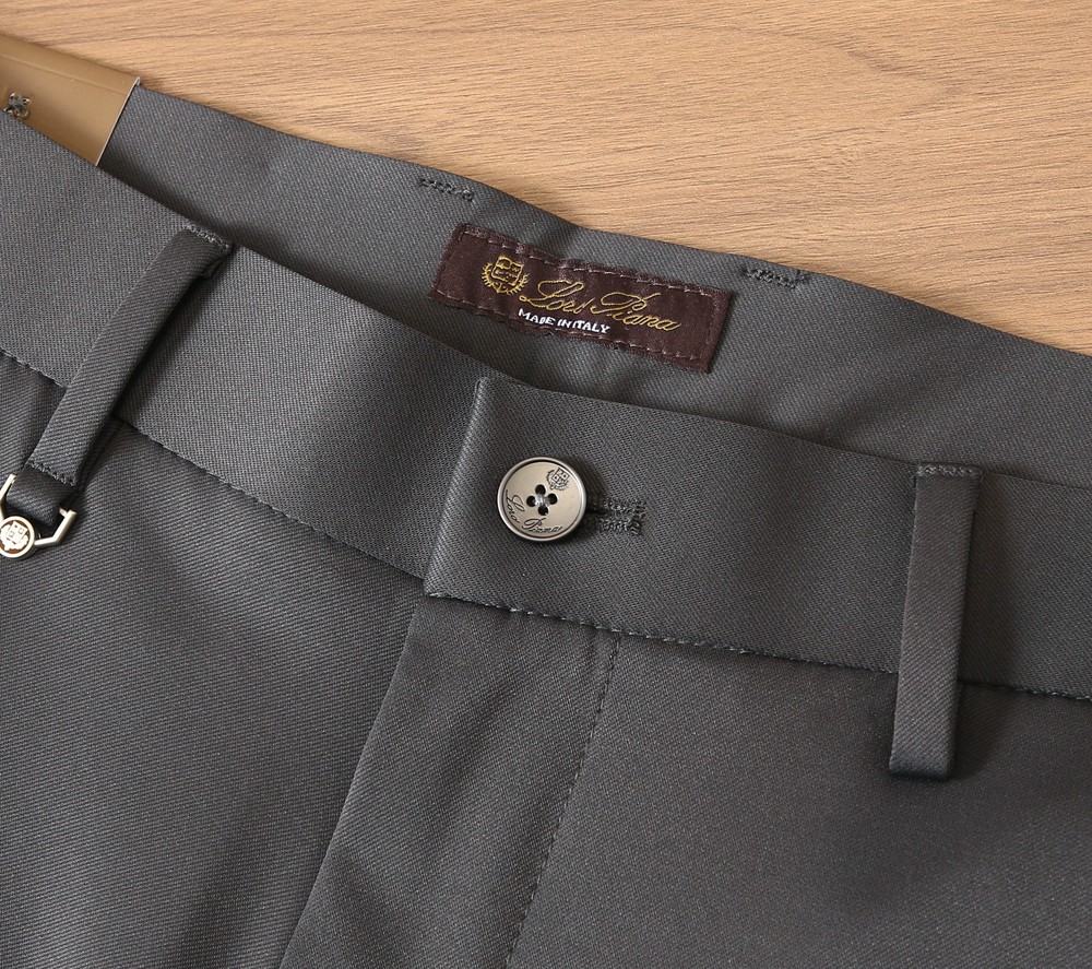 🌾Lo*ro Pi*na诺 u翩雅老钱新贵们的大爱 客供四面弹力面料有着极好的亲肤感 直脚休闲裤 经典款