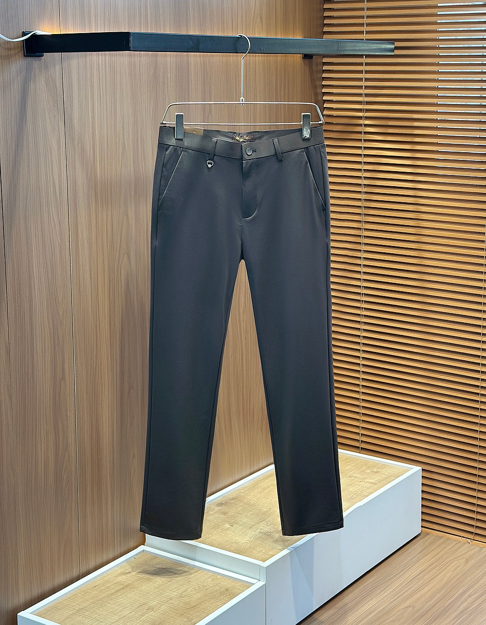 🌾Lo*ro Pi*na诺 u翩雅老钱新贵们的大爱 客供四面弹力面料有着极好的亲肤感 直脚休闲裤 经典款