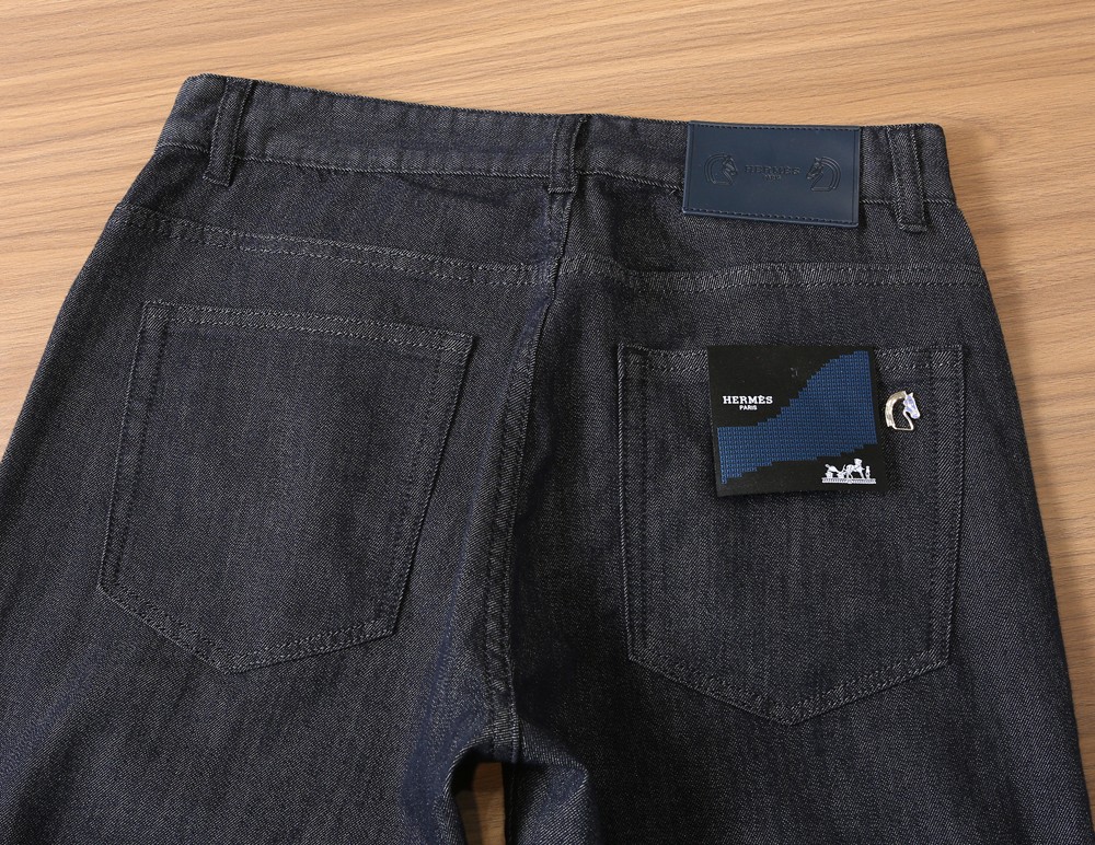 🌾HERMES 2026春夏复古做旧水洗 男士直筒牛仔裤，喜欢牛仔裤推荐 很纯正复古血统，洗水猫须的 尺