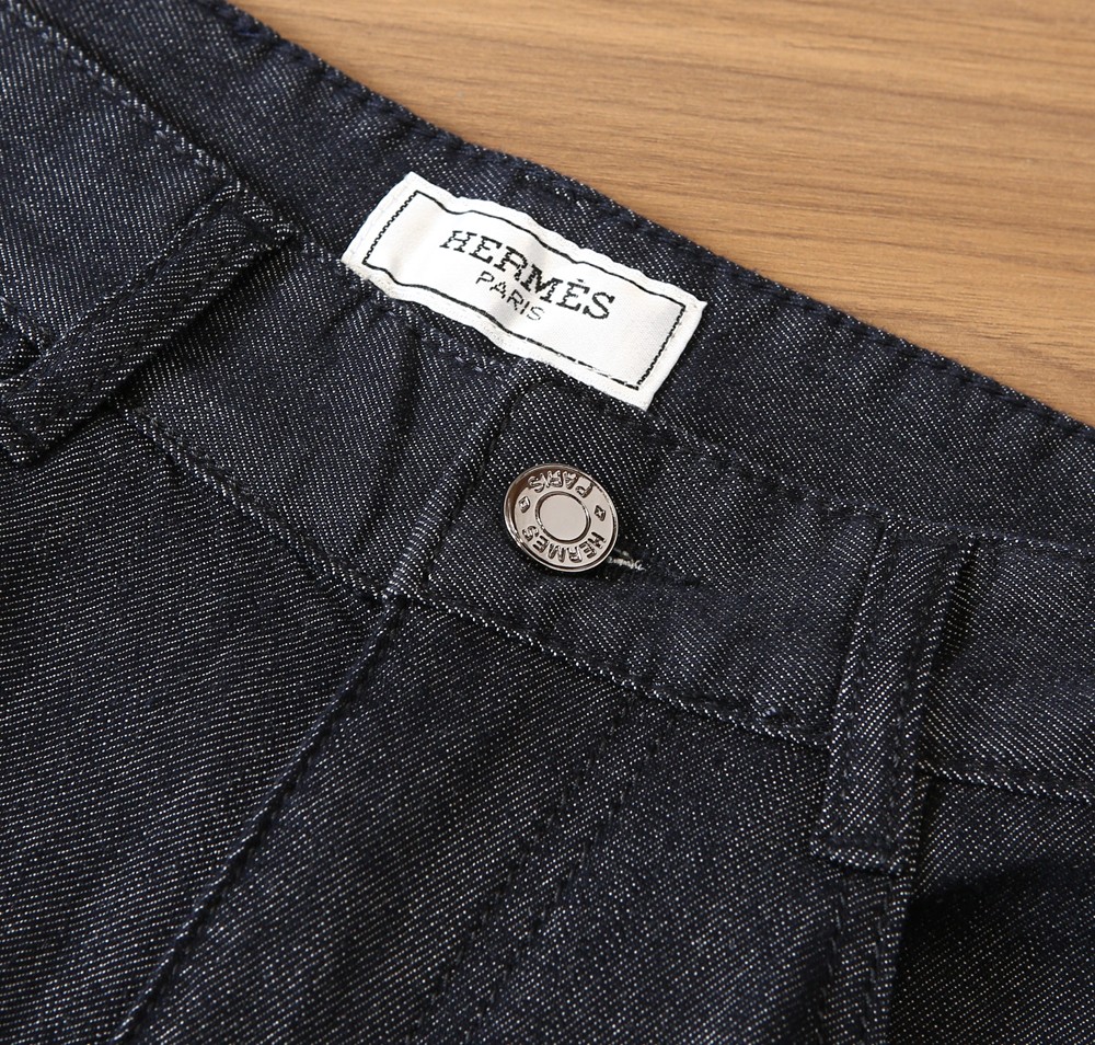 🌾HERMES 2026春夏复古做旧水洗 男士直筒牛仔裤，喜欢牛仔裤推荐 很纯正复古血统，洗水猫须的 尺